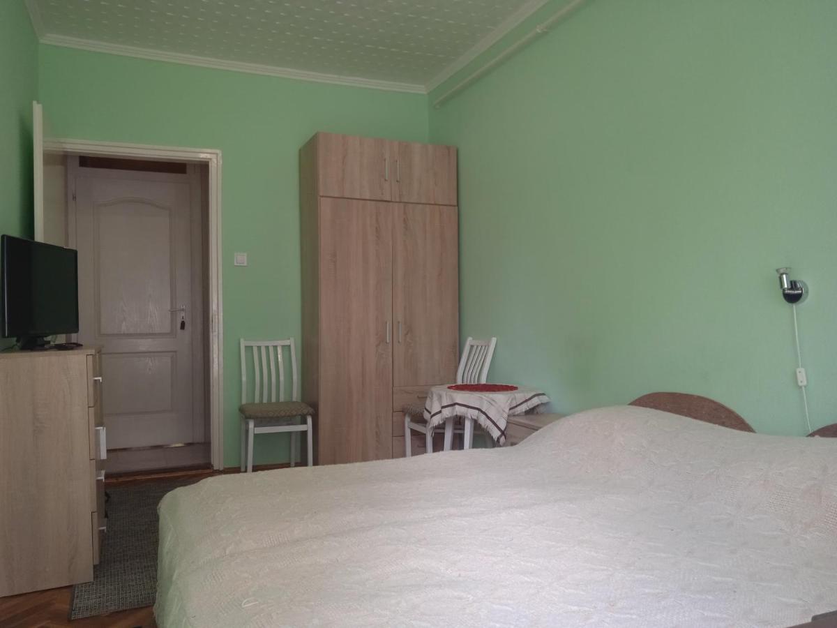 Balaton-Lak Apartmanház Siófok Exterior foto